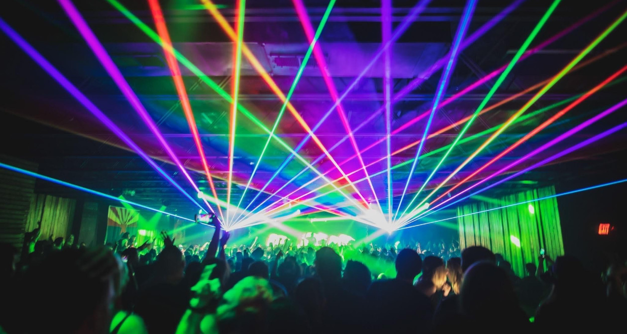 How Bottle Service at Sunbar Tempe Phoenix/Scottsdale Works [2023 GUIDE